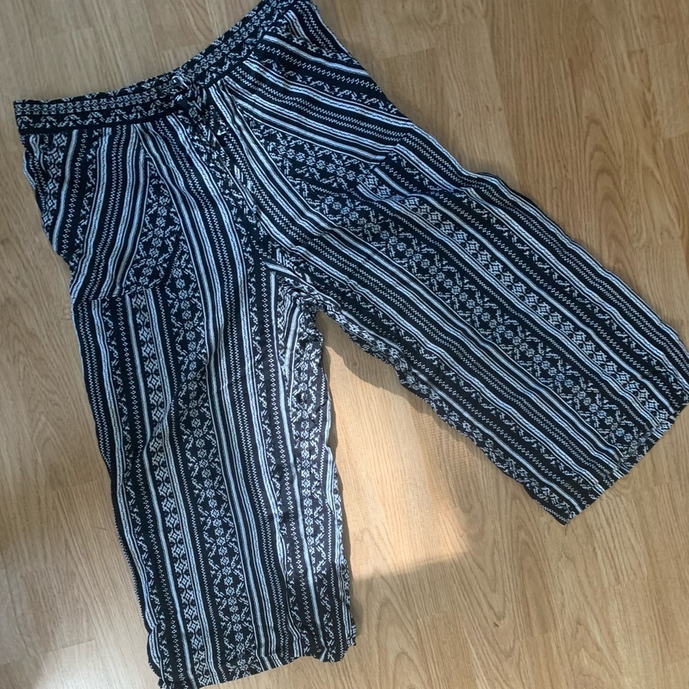 Westport Capri Wide Leg Pant - Med.